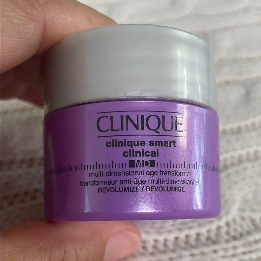 New unused Clinique smart clinical. .5 oz. 15ml multidimensional age transformer